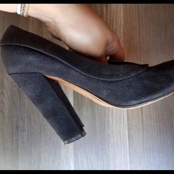 Chloe - Picture 2 of 8